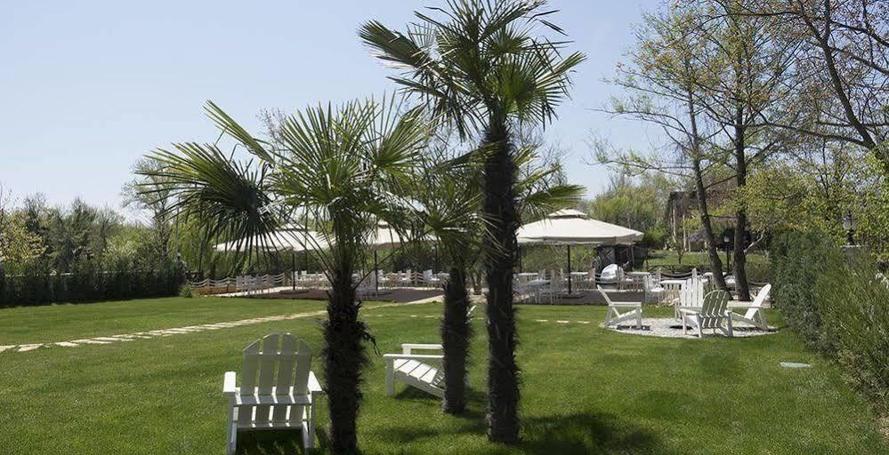 The Escape Hotel Ава Екстериор снимка