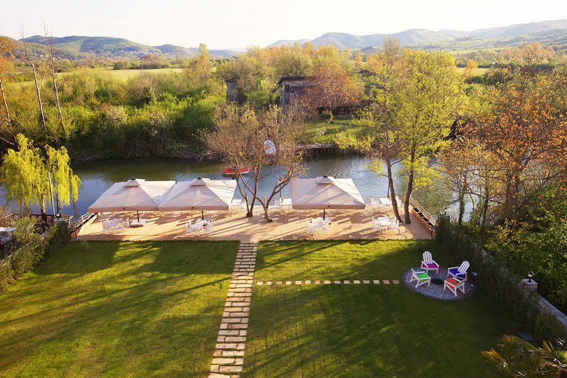 The Escape Hotel Ава Екстериор снимка